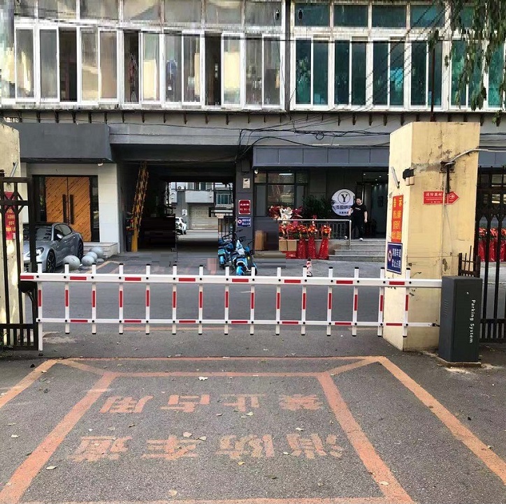 沈陽(yáng)廣播電視臺(tái)家屬院威捷柵欄道閘安裝圖片